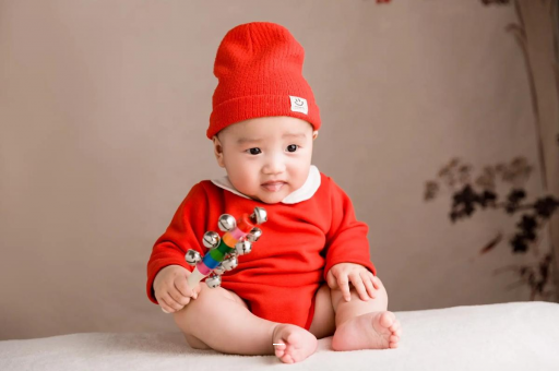 汕头宝宝几个月戴银手镯好 汕头宝宝几个月戴银手镯好